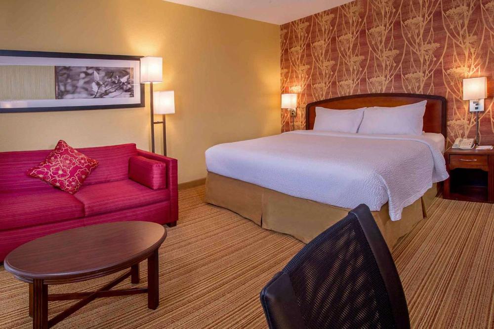 Deluxe King Room interior